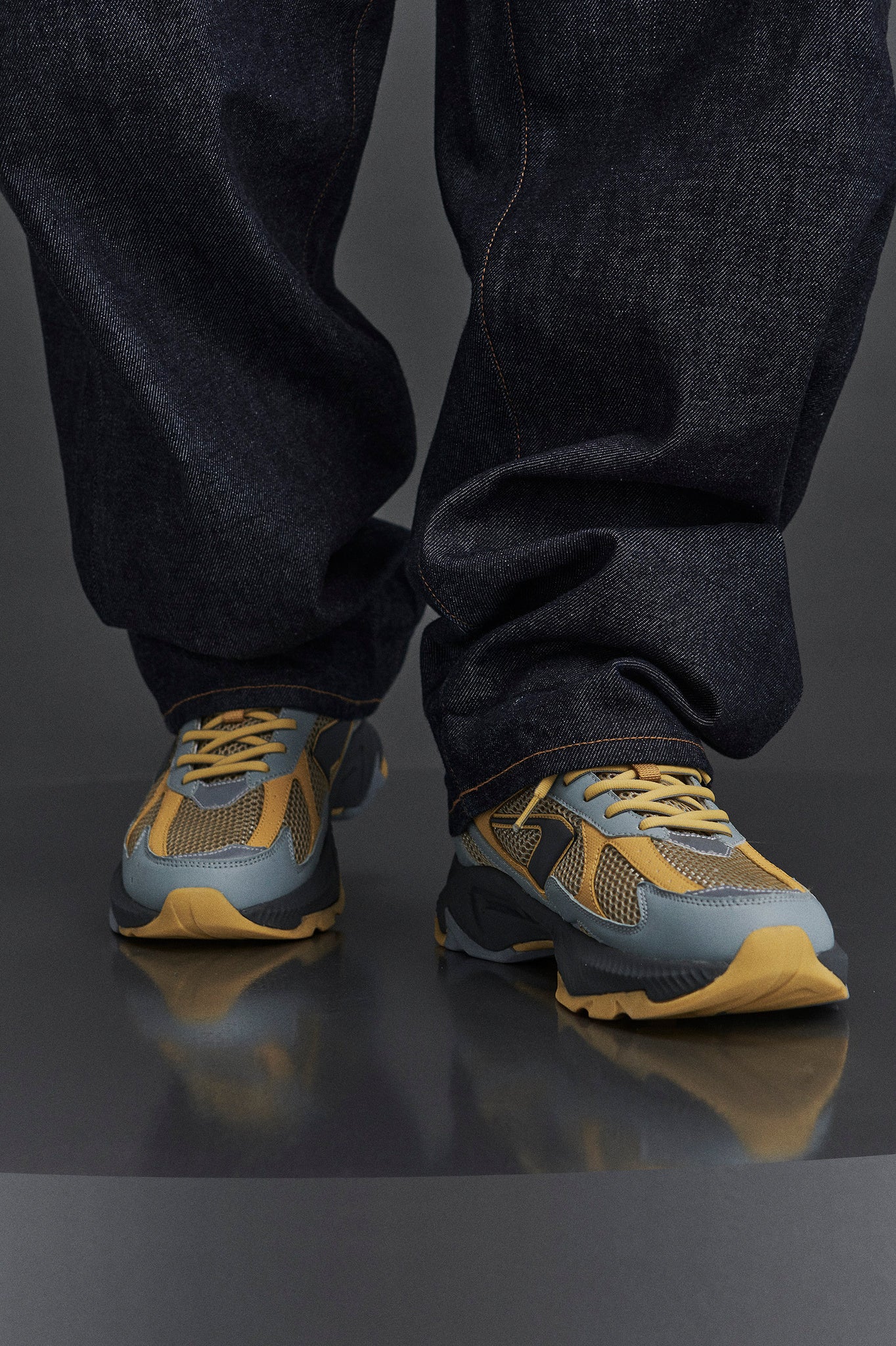 ARKK Essential Line Forma Runner | Dark Grey Mustard | Women Forma Runner