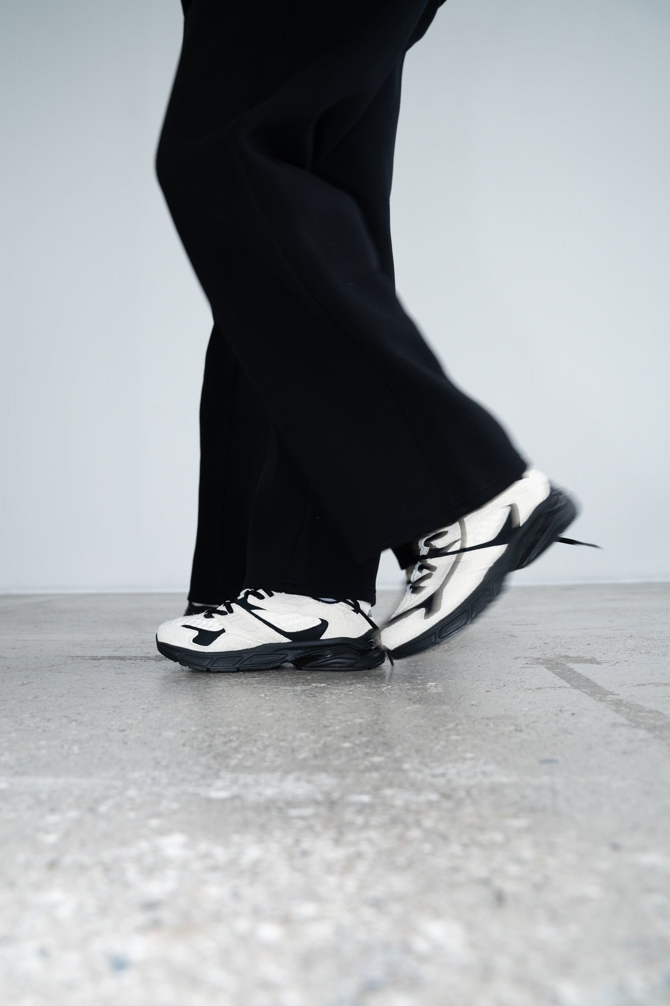 ARKK Main Line Gravity | Cream Black | Women Gravity